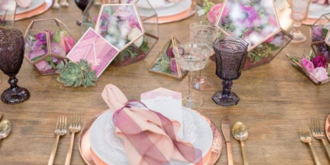 10 Nápadů na zdobení svatby květinami